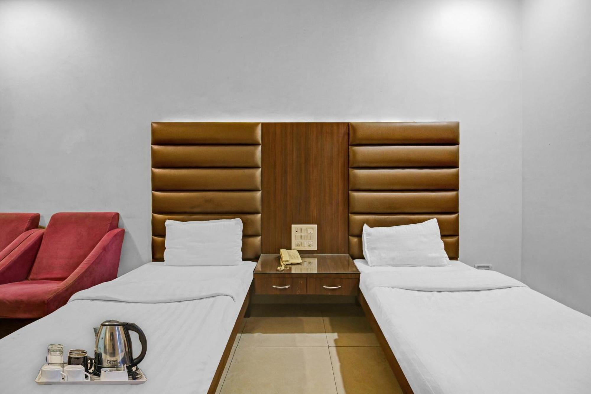 Collection O Surya Hotel Bhopal Bagian luar foto